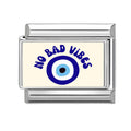 Frase "no bad vibes" con ojo turco