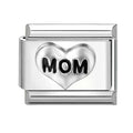 Corazón con "mom" grabado