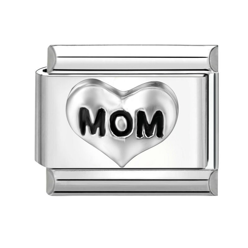 Corazón con "mom" grabado
