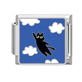 Gato negro volando entre nubes