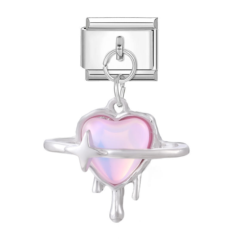 Corazón rosa con anillo orbital