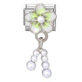 Flor blanca con perlas colgantes