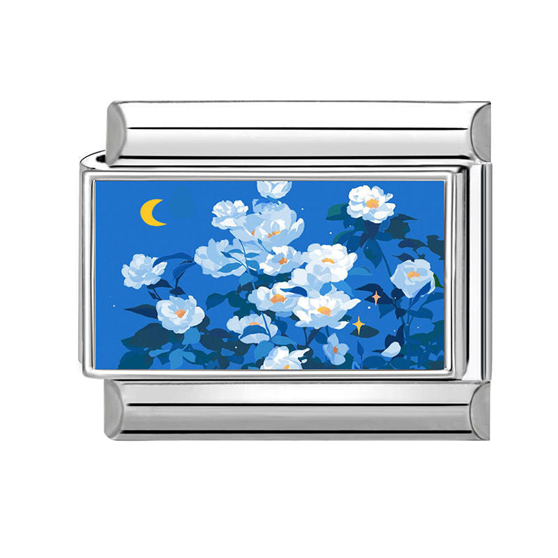 Flores blancas bajo la luna