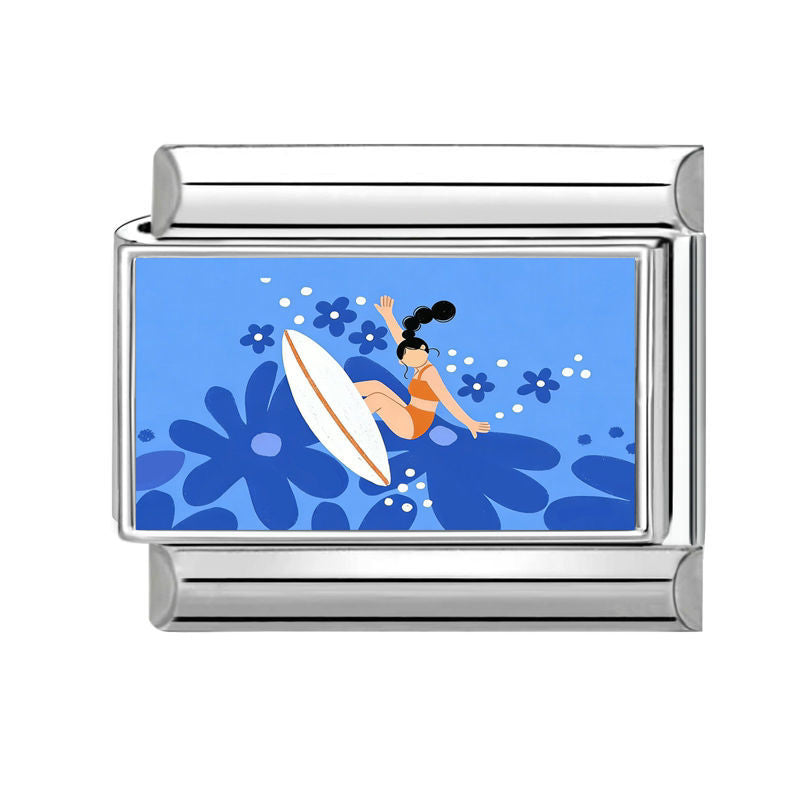 Chica haciendo surf