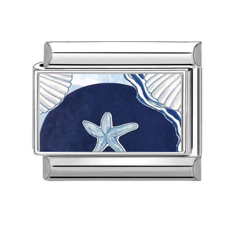 Estrella de mar azul con conchas