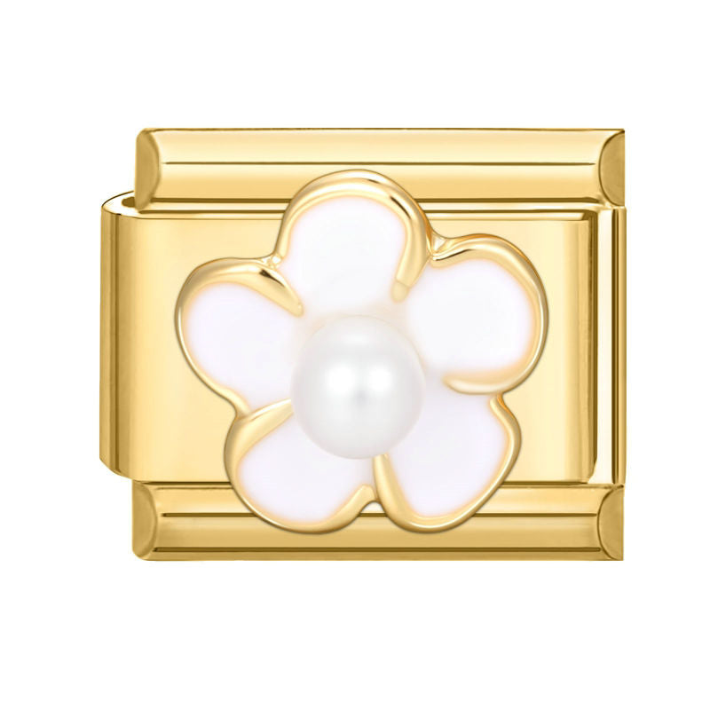 Flor blanca con perla