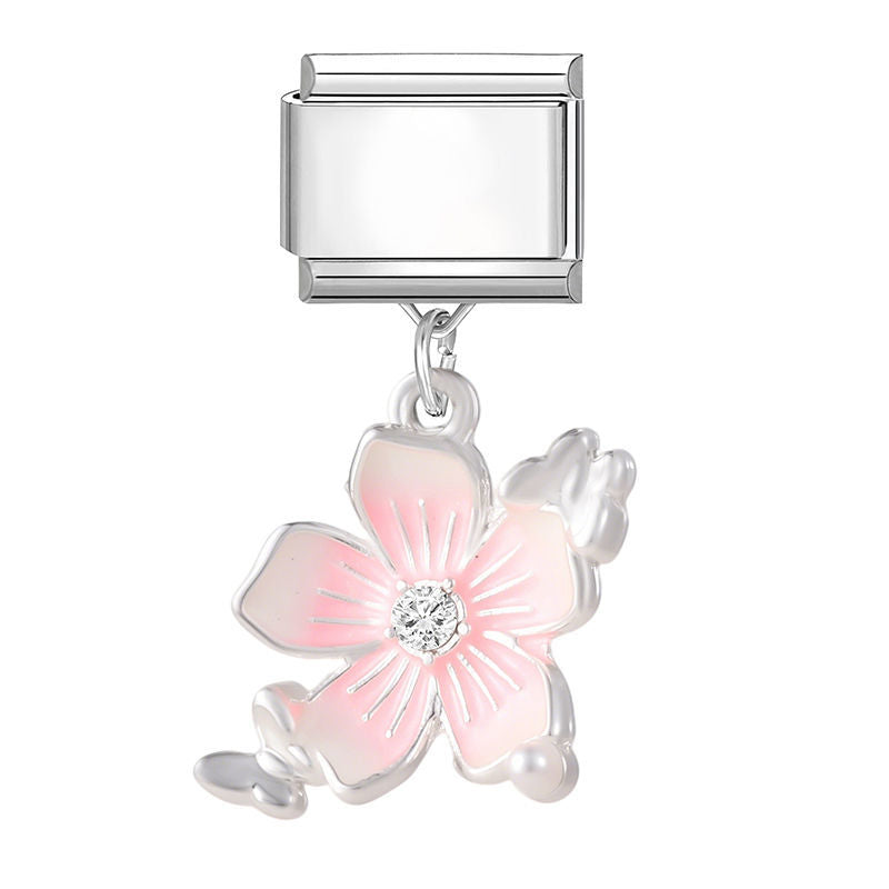Flor rosa con circonita
