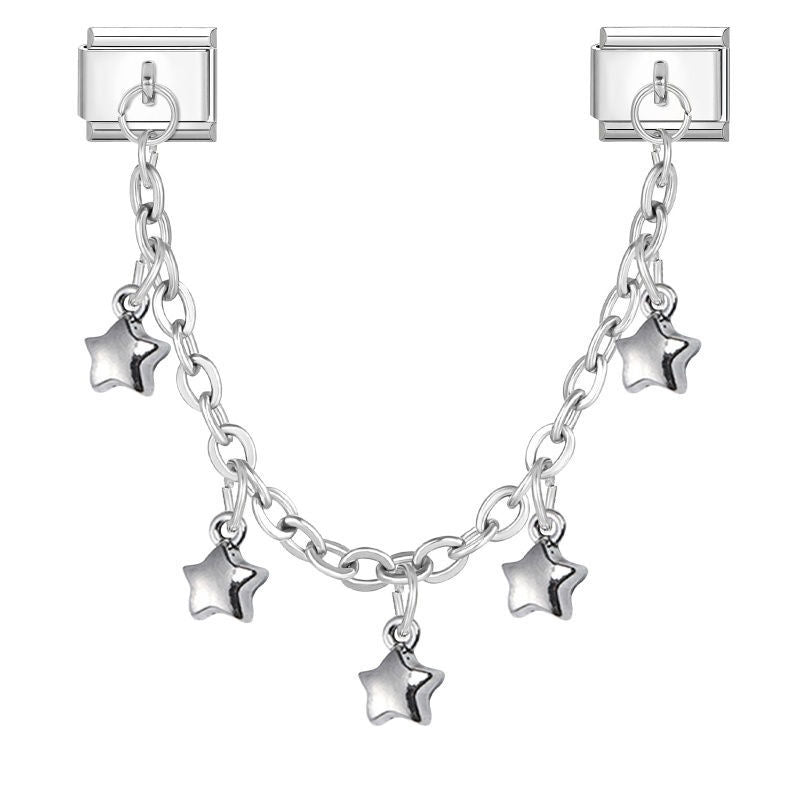Cadena con estrellas plateadas colgantes